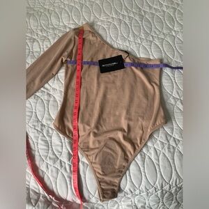 #17 NWT Asymmetrical Pretty Little Thing bodysuit. Size 12